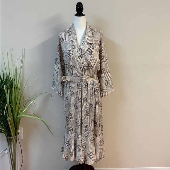 Dresses & Skirts - Vintage 70’s Women’s Elegant Beige Patterned Dress size L